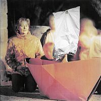 
            Papierschiff MF Foto
            